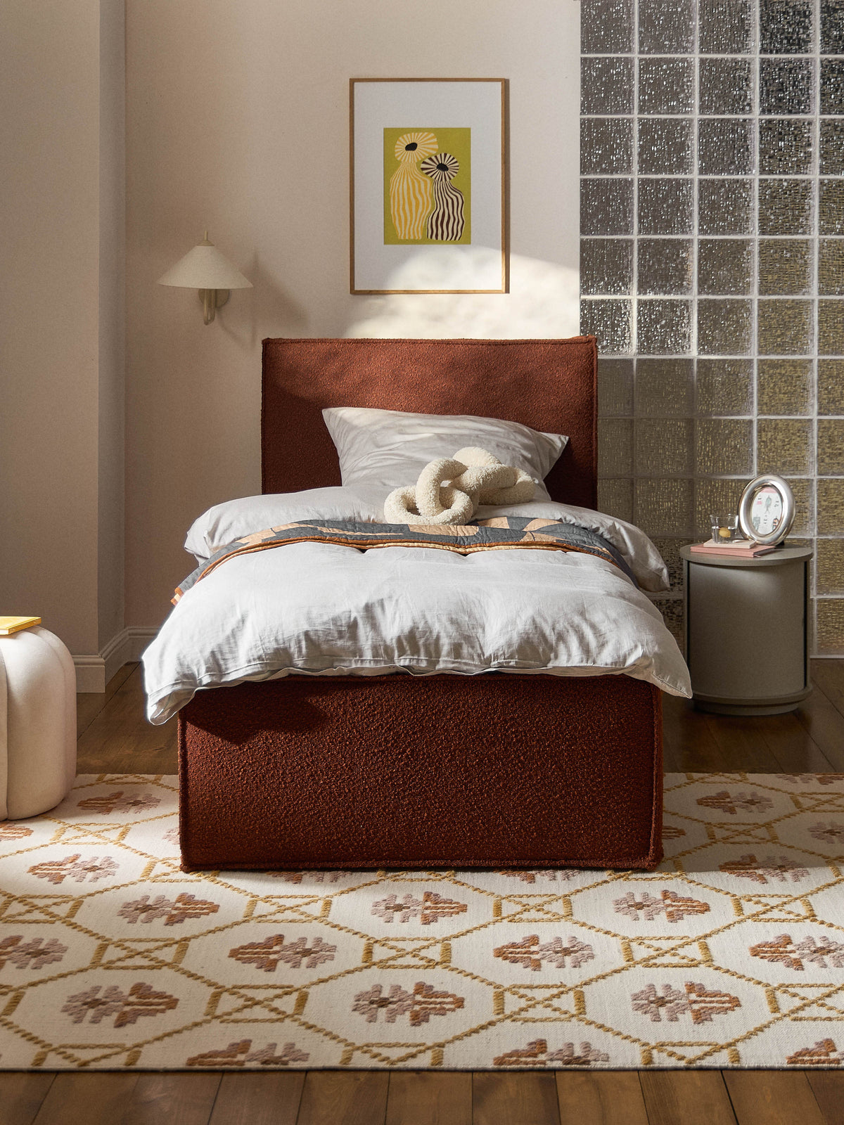 Dream Single Bed, Bouclé